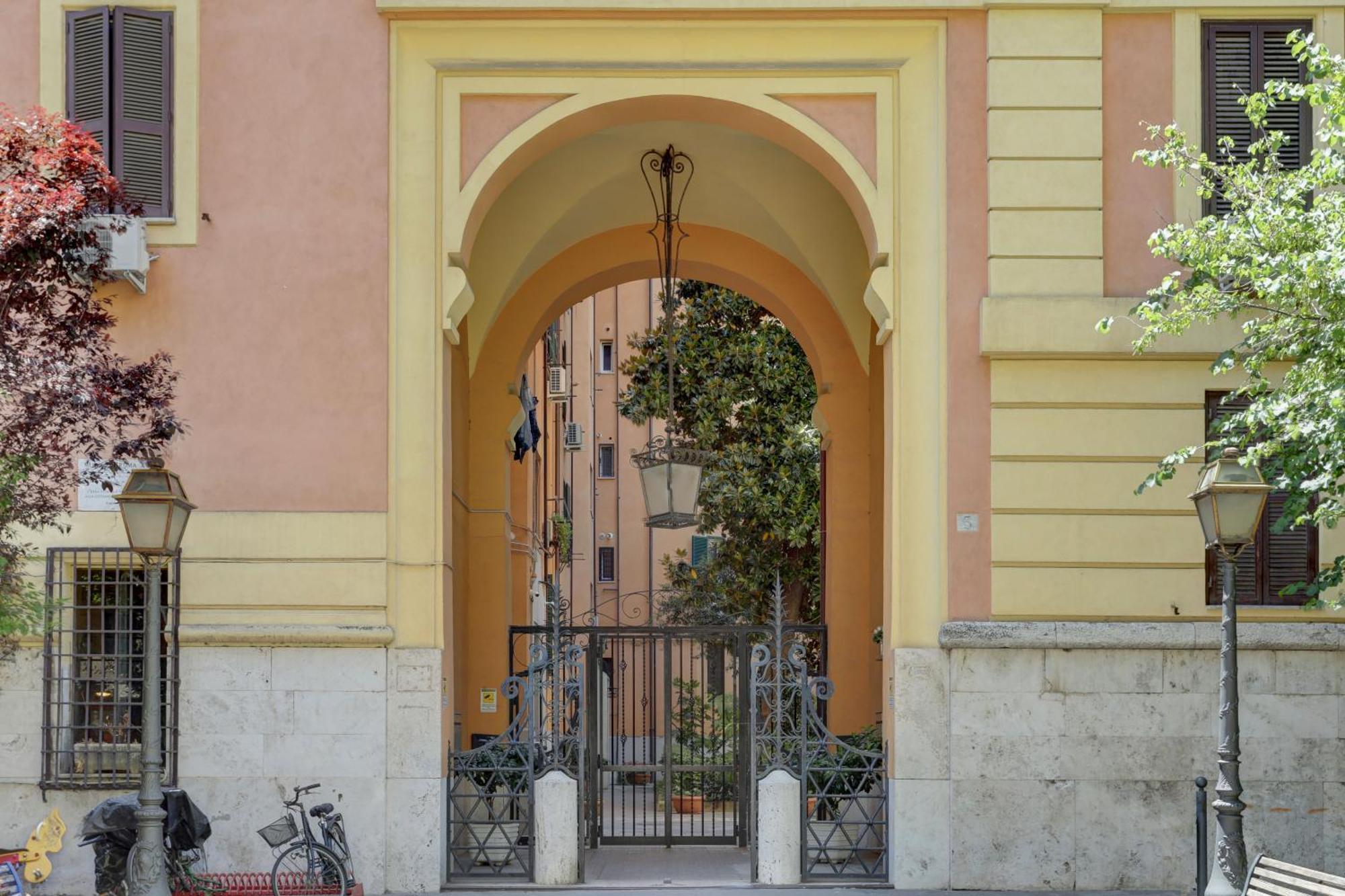 Vatican Doria 64 - And Rome