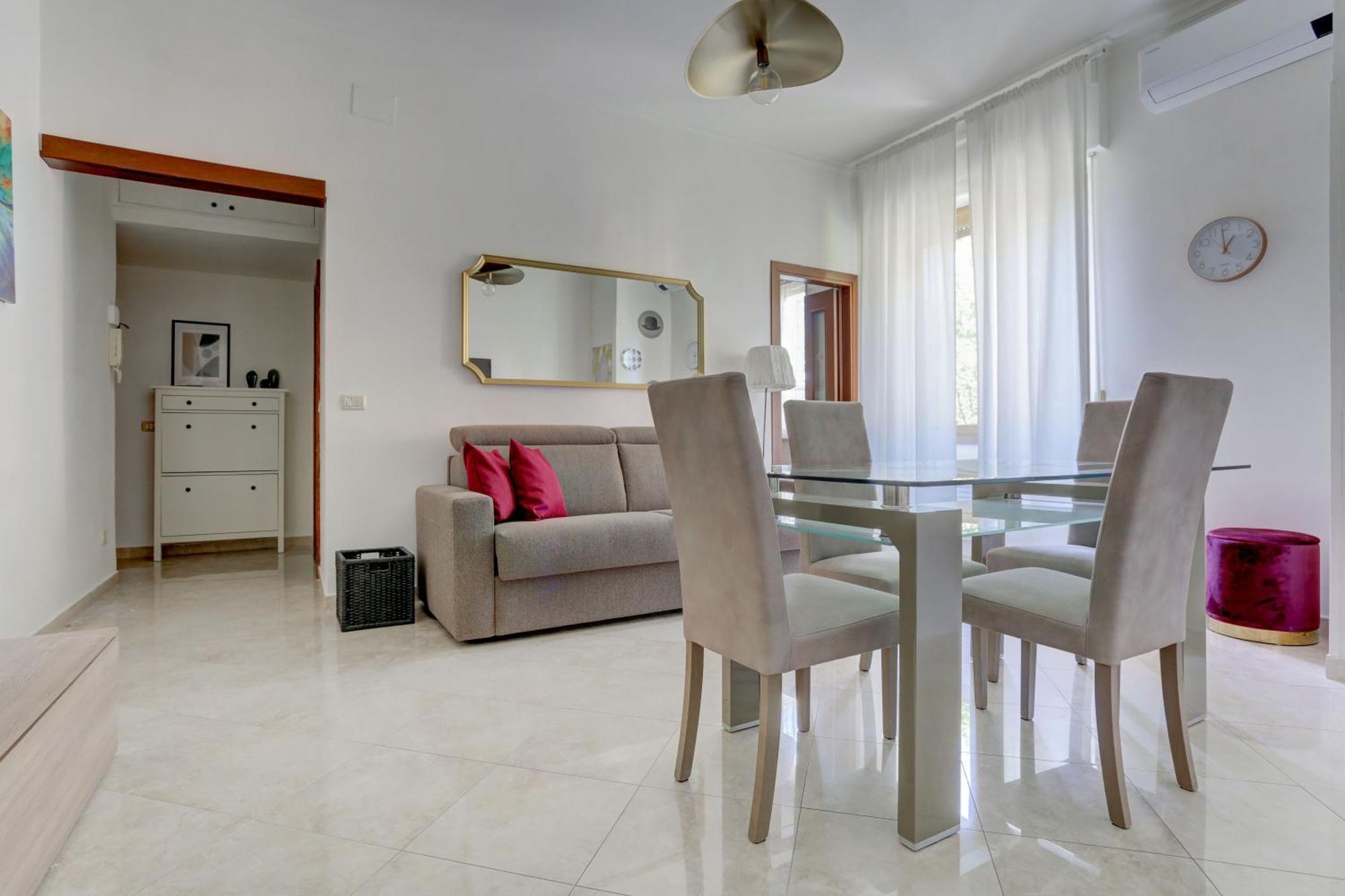 Vatican Doria 64 - And Apartment *